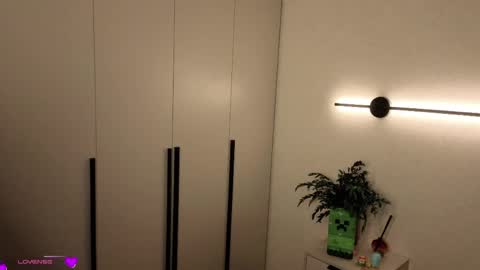 Snapshot of glitchyangel chatting on April 7, 2:34 am Miroslava friends call me Mira online show from April 7, 2:34 am