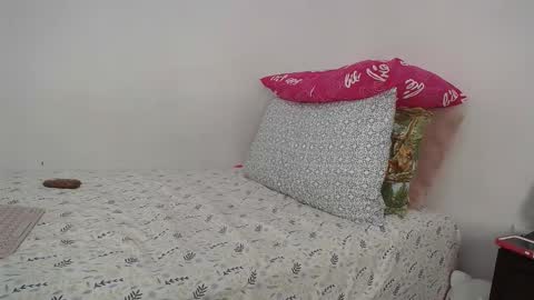 Snapshot of glitterwater chatting on February 28, 2:12 am suzy online show from February 28, 2:12 am