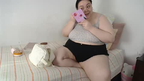 Snapshot of glitterwater chatting on March 29, 2:11 am suzy online show from March 29, 2:11 am