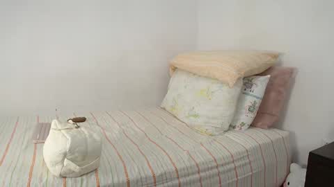 Snapshot of glitterwater chatting on April 3, 2:20 am suzy online show from April 3, 2:20 am