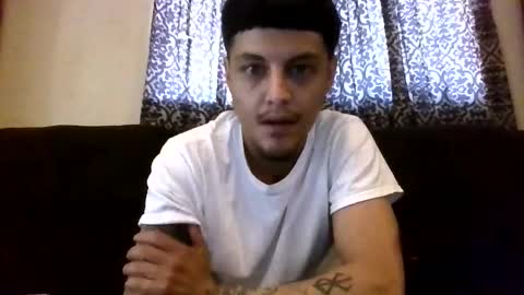 Snapshot of glly444 chatting on February 10, 5:28 pm glly444 online show from February 10, 5:28 pm