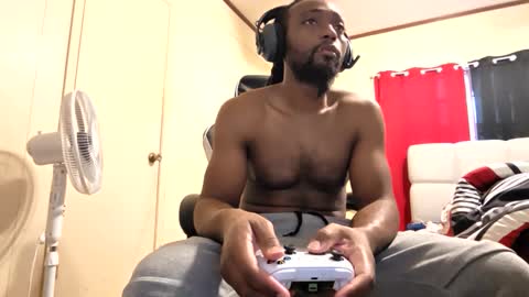 Snapshot of glomightyj chatting on January 17, 7:06 pm glomightyj online show from January 17, 7:06 pm