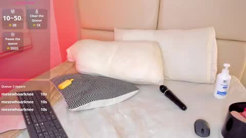 Snapshot of gloomy_sweetness chatting on February 11, 5:16 am Gloomy Sweetness online show from February 11, 5:16 am