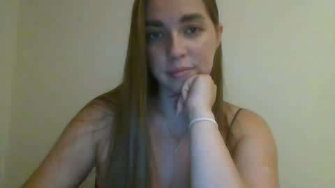 gloria954807 online show from July 5, 9:44 pm