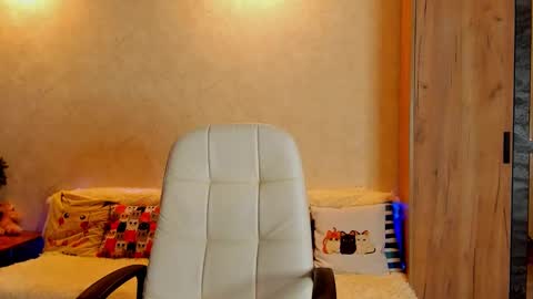 Snapshot of gloria_wood chatting on February 16, 11:37 pm Gloria Wood online show from February 16, 11:37 pm