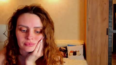 Snapshot of gloria_wood chatting on February 19, 8:20 pm Gloria Wood online show from February 19, 8:20 pm