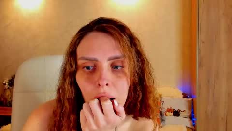 Snapshot of gloria_wood chatting on February 23, 9:05 pm Gloria Wood online show from February 23, 9:05 pm