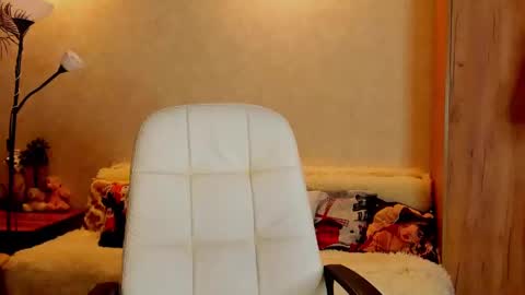 Snapshot of gloria_wood chatting on March 1, 7:26 pm Gloria Wood online show from March 1, 7:26 pm