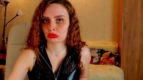 Snapshot of gloria_wood chatting on March 1, 10:31 pm Gloria Wood online show from March 1, 10:31 pm