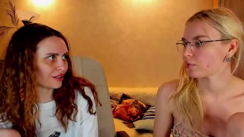 Snapshot of gloria_wood chatting on March 12, 6:44 pm Gloria Wood online show from March 12, 6:44 pm
