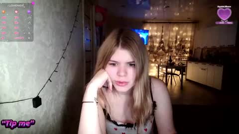 Snapshot of glossy_girl_1 chatting on December 18, 1:02 pm Roxy online show from December 18, 1:02 pm