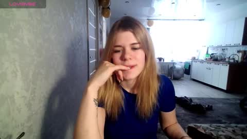 Snapshot of glossy_girl_1 chatting on February 28, 12:09 pm Roxy online show from February 28, 12:09 pm