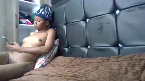 Snapshot of glossybae chatting on October 7, 11:29 am glossybae online show from October 7, 11:29 am