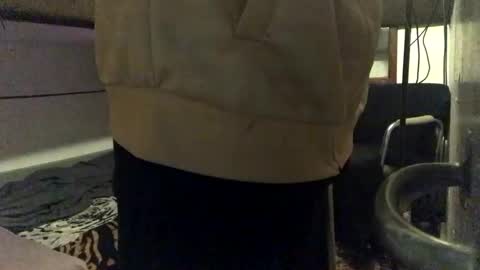 Snapshot of glow28 chatting on April 4, 10:35 am glow28 online show from April 4, 10:35 am