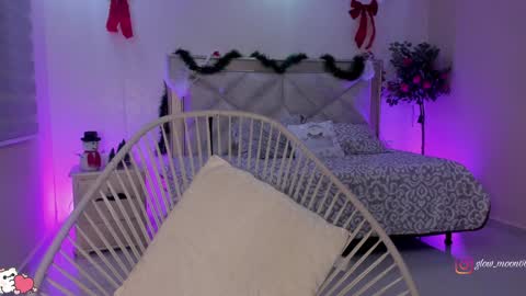 Moon Nicoll  online show from December 29, 2:17 am