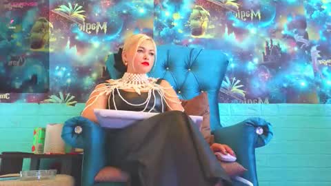 Snapshot of goddess_isabella11 chatting on October 12, 3:49 am Mrs. Isabella online show from October 12, 3:49 am
