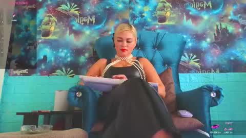 Snapshot of goddess_isabella11 chatting on October 13, 4:12 am Mrs. Isabella online show from October 13, 4:12 am