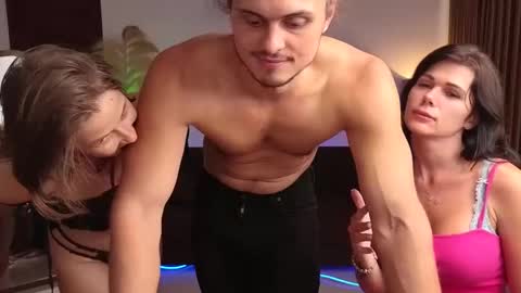   330 UTC2 girls   online show from December 5, 6:21 am