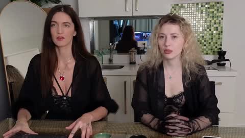   330 UTC2 girls   online show from January 21, 3:37 am