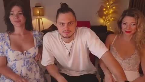   330 UTC2 girls   online show from February 27, 1:38 am