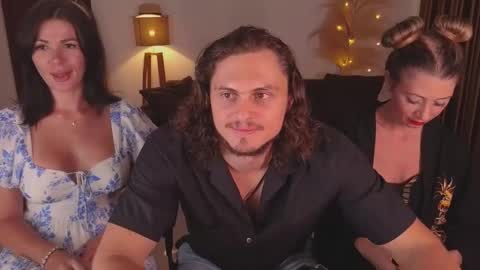   330 UTC2 girls   online show from March 12, 3:24 am