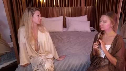   330 UTC2 girls   online show from November 16, 3:45 am