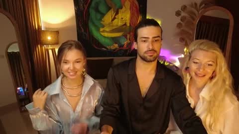   330 UTC2 girls   online show from May 16, 2:41 am