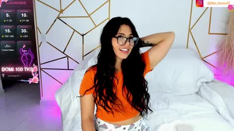 Mia online show from December 30, 4:31 am