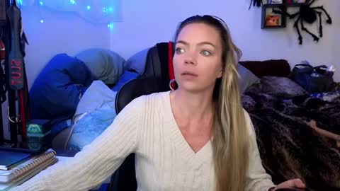 Snapshot of goddess_of_mars chatting on January 9, 3:34 pm Patricia Mars Goddess of Mars twitter thegoddessmindy online show from January 9, 3:34 pm