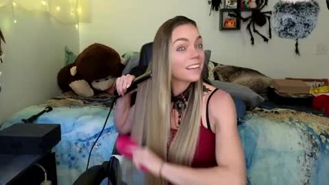 Snapshot of goddess_of_mars chatting on February 18, 3:43 pm Patricia Mars Goddess of Mars twitter thegoddessmindy online show from February 18, 3:43 pm