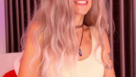 Snapshot of goddess_stars chatting on July 6, 11:51 am Katarina online show from July 6, 11:51 am