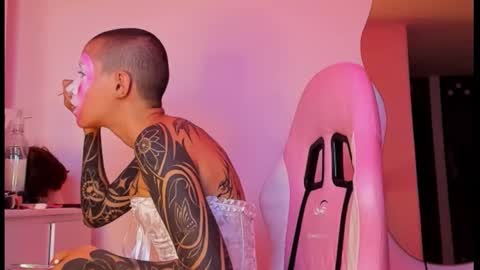 vee online show from October 28, 10:01 pm