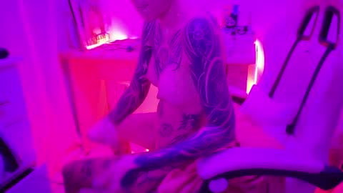 vee online show from May 20, 2:18 am