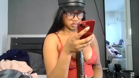 Snapshot of goddessdaisysky chatting on February 22, 5:22 pm Goddess Daisy Sky online show from February 22, 5:22 pm