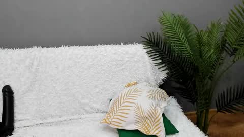 goddessemily_ online show from December 17, 8:23 am