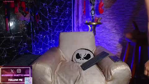 Snapshot of goddessjuliettenoiir chatting on May 29, 10:57 am Goddes Juliette Noiir online show from May 29, 10:57 am