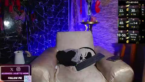 Snapshot of goddessjuliettenoiir chatting on June 1, 10:50 am Goddes Juliette Noiir online show from June 1, 10:50 am