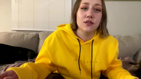 Snapshot of goddessmayvn chatting on February 18, 5:47 am GoddessMayvn online show from February 18, 5:47 am