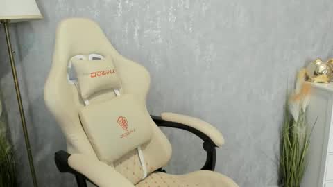 Snapshot of goddessmiaa chatting on September 30, 8:52 am Mistress online show from September 30, 8:52 am