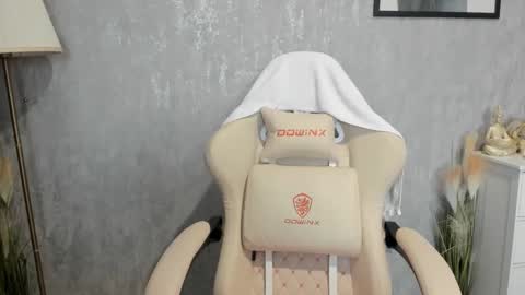 Snapshot of goddessmiaa chatting on October 21, 2:29 pm Mistress online show from October 21, 2:29 pm