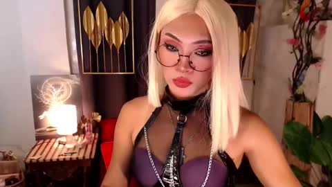 quinnie online show from December 6, 2:57 am