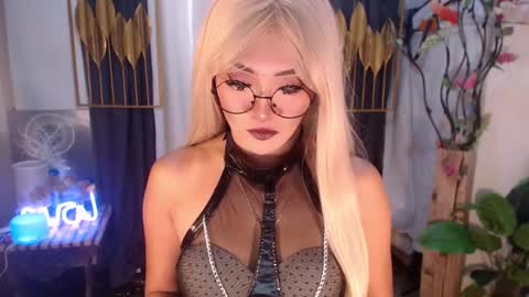 quinnie online show from January 13, 1:02 am