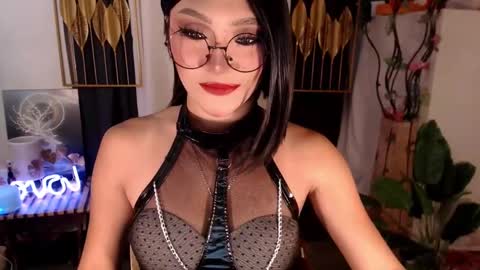 quinnie online show from January 20, 12:15 am