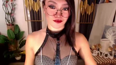 quinnie online show from February 7, 12:42 am
