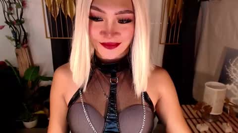 quinnie online show from March 3, 1:21 am