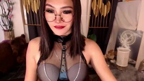 quinnie online show from March 8, 1:28 am