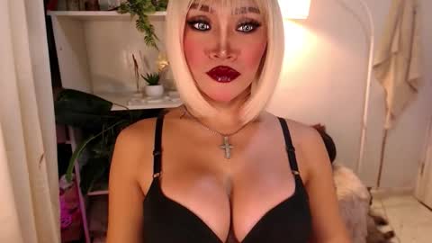 quinnie online show from September 19, 4:36 am