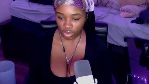 Snapshot of goddessssbrii chatting on October 7, 12:08 am Goddess Bri online show from October 7, 12:08 am