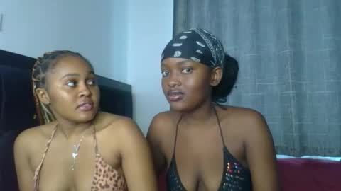 Snapshot of godess_lunah chatting on May 13, 8:23 am godess_lunah online show from May 13, 8:23 am