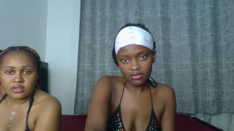 Snapshot of godess_lunah chatting on May 19, 6:25 pm godess_lunah online show from May 19, 6:25 pm